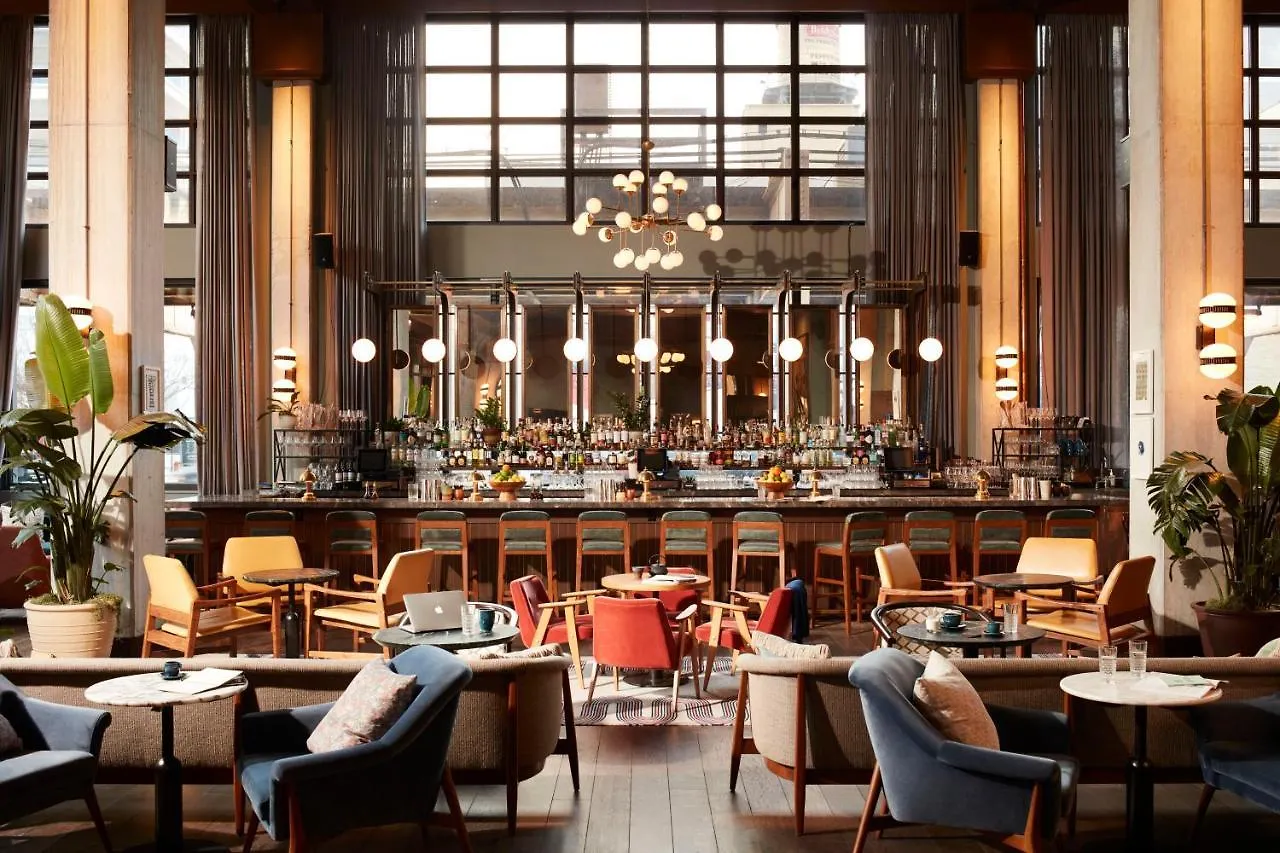 4 Four-Star Hotels Near Adler Planetarium for Smart Stays