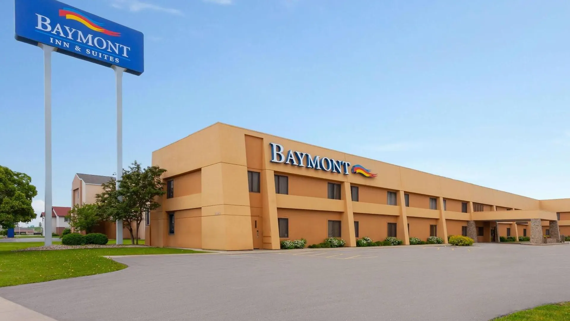 Staying In Ashwaubenon: 5 Airport Hotels Compared