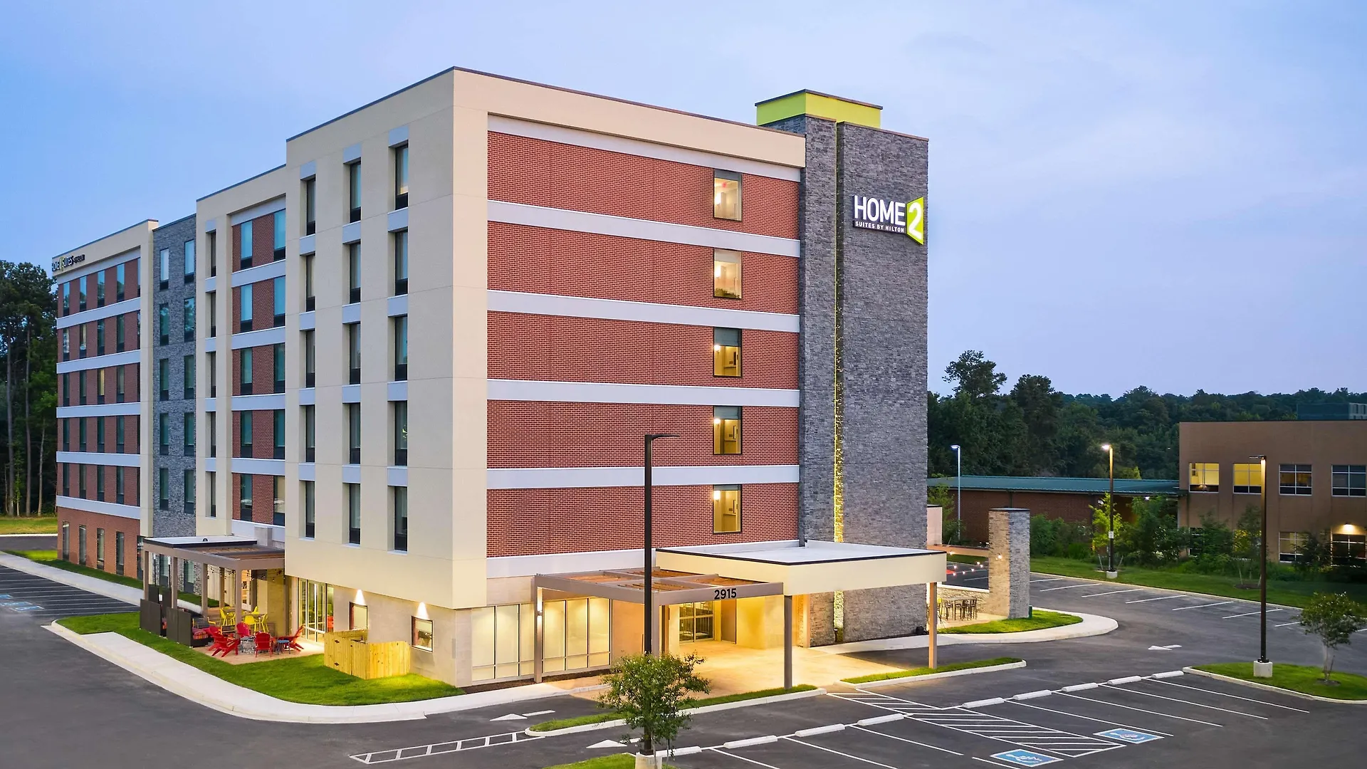 5 Business Hotels Near Hollywood Cemetery Worth Booking