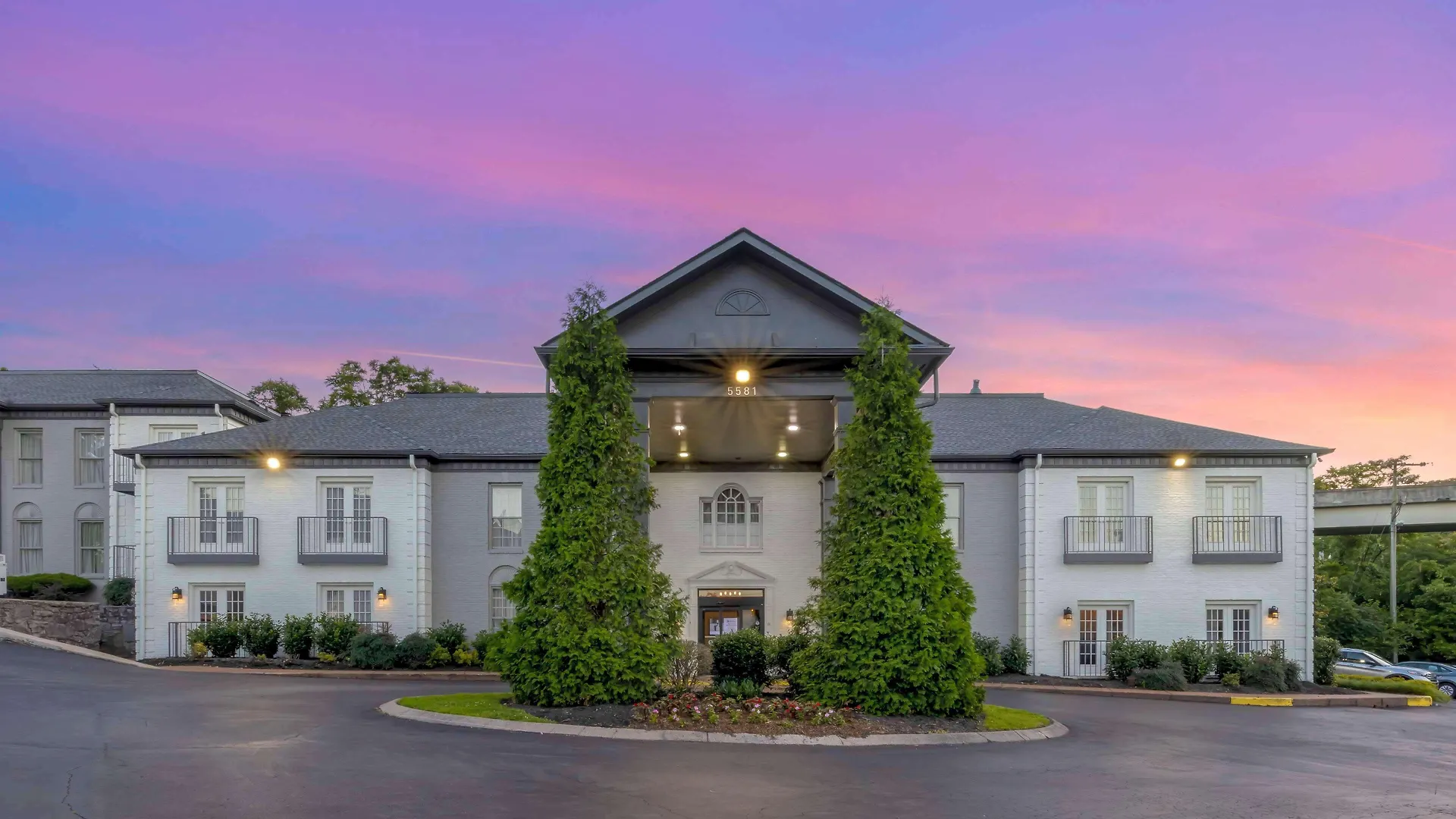 Where to Stay Near Travellers Rest: 4 Business Hotels