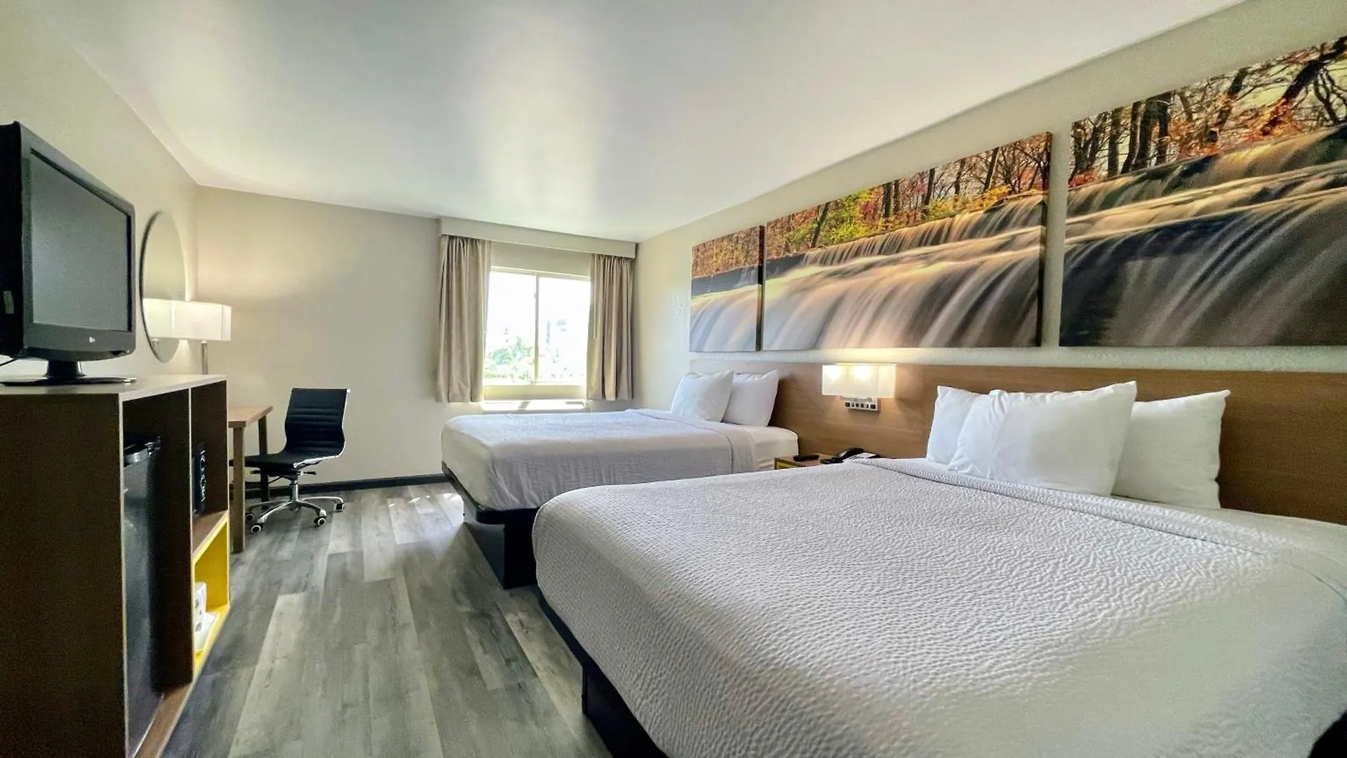 4 Golf Hotels Near Atterbury Bakalar Museum Worth Booking