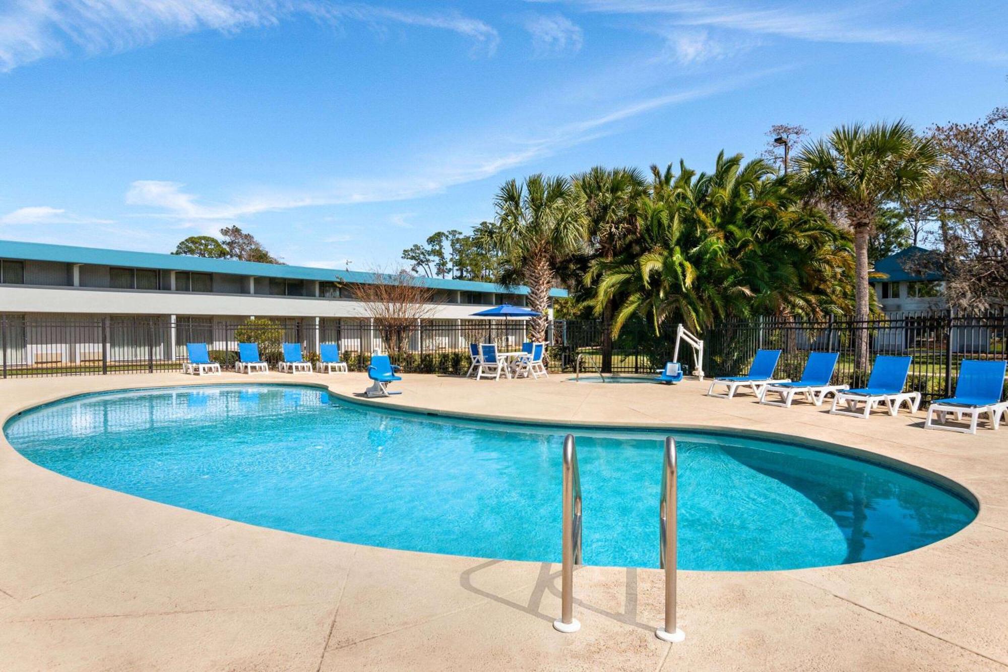 13 Airport Hotels Near Ocean Walk Village That Deliver