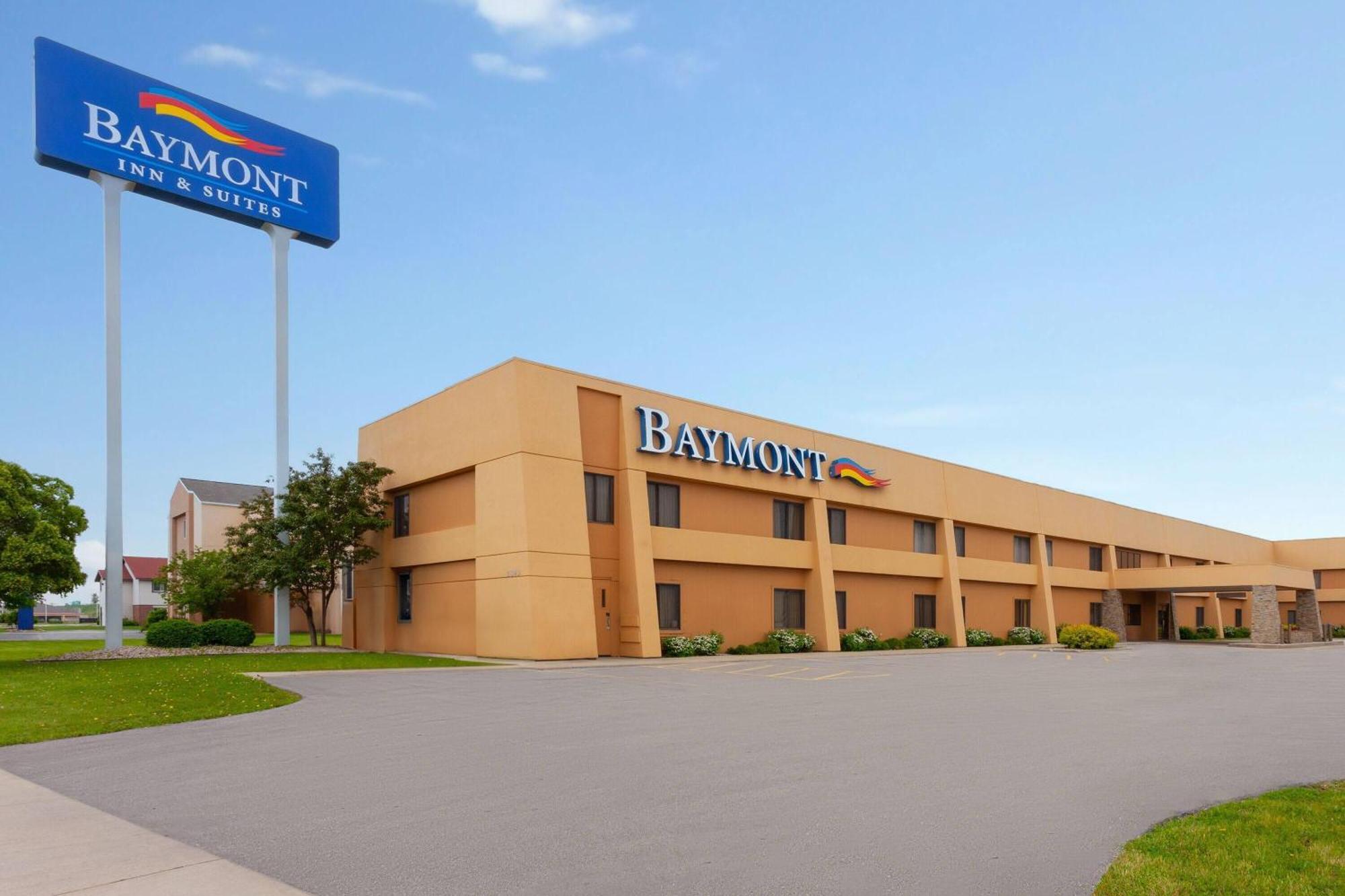 Staying In Ashwaubenon: 5 Airport Hotels Compared