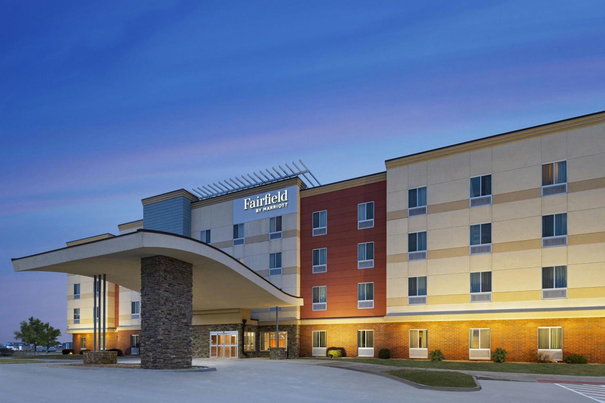 5 Three-Star Hotels Near Val Air Ballroom Worth Booking