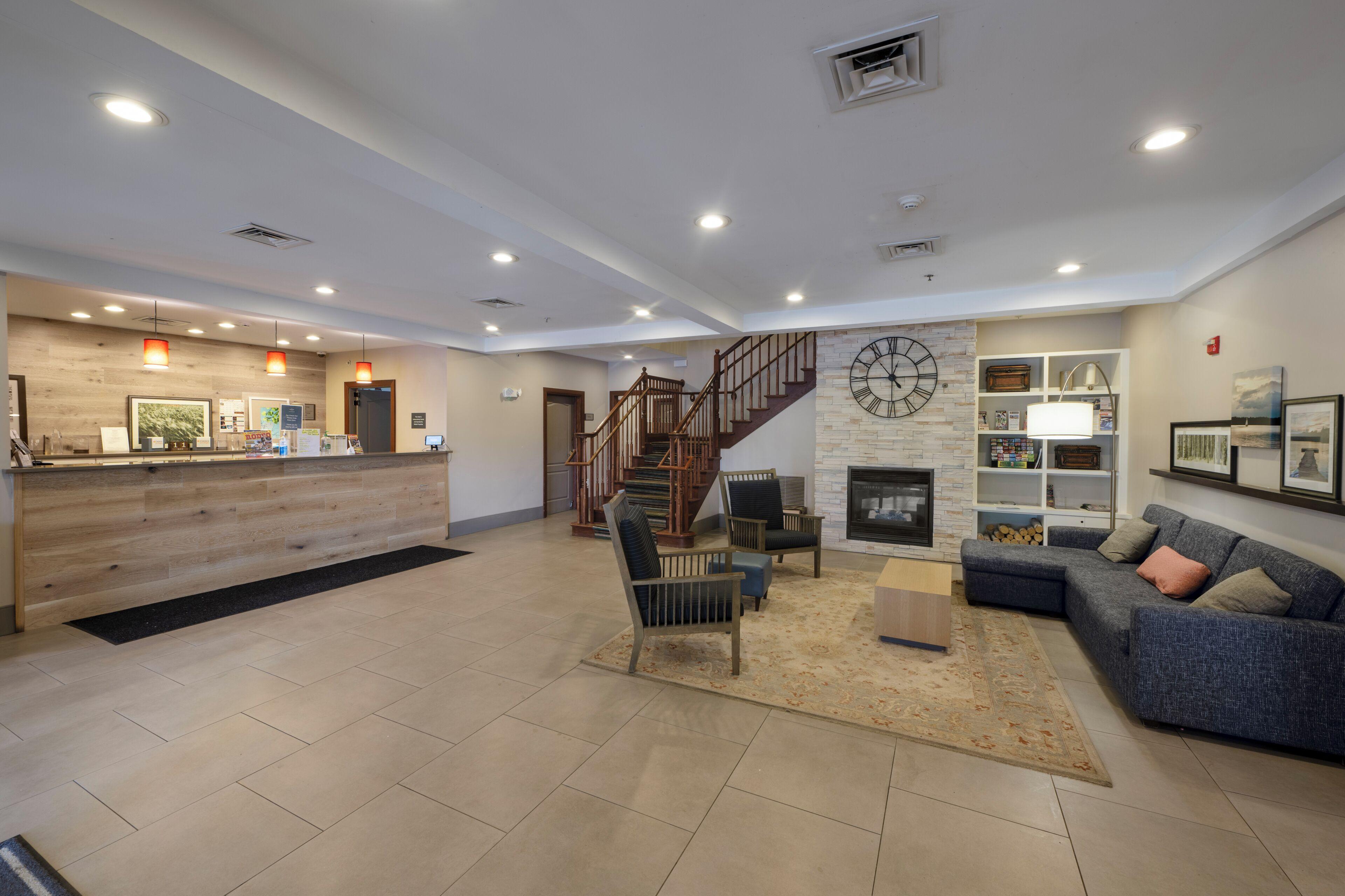 4 Smart 3-Star Hotels Near Six Flags Great Escape Worth Booking