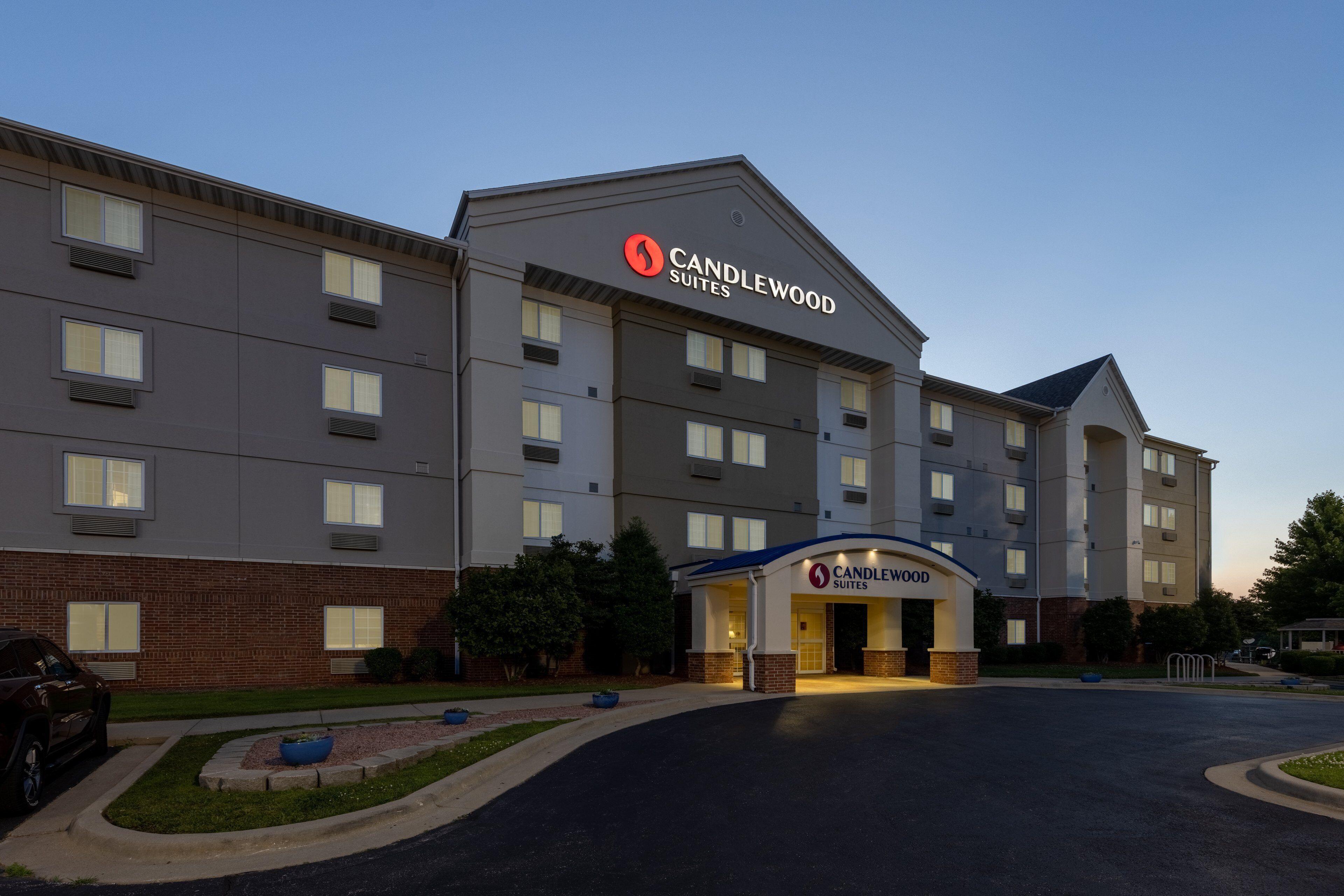 4 Smart Business Hotels Near Lester E Cox Medical Centers Worth Booking